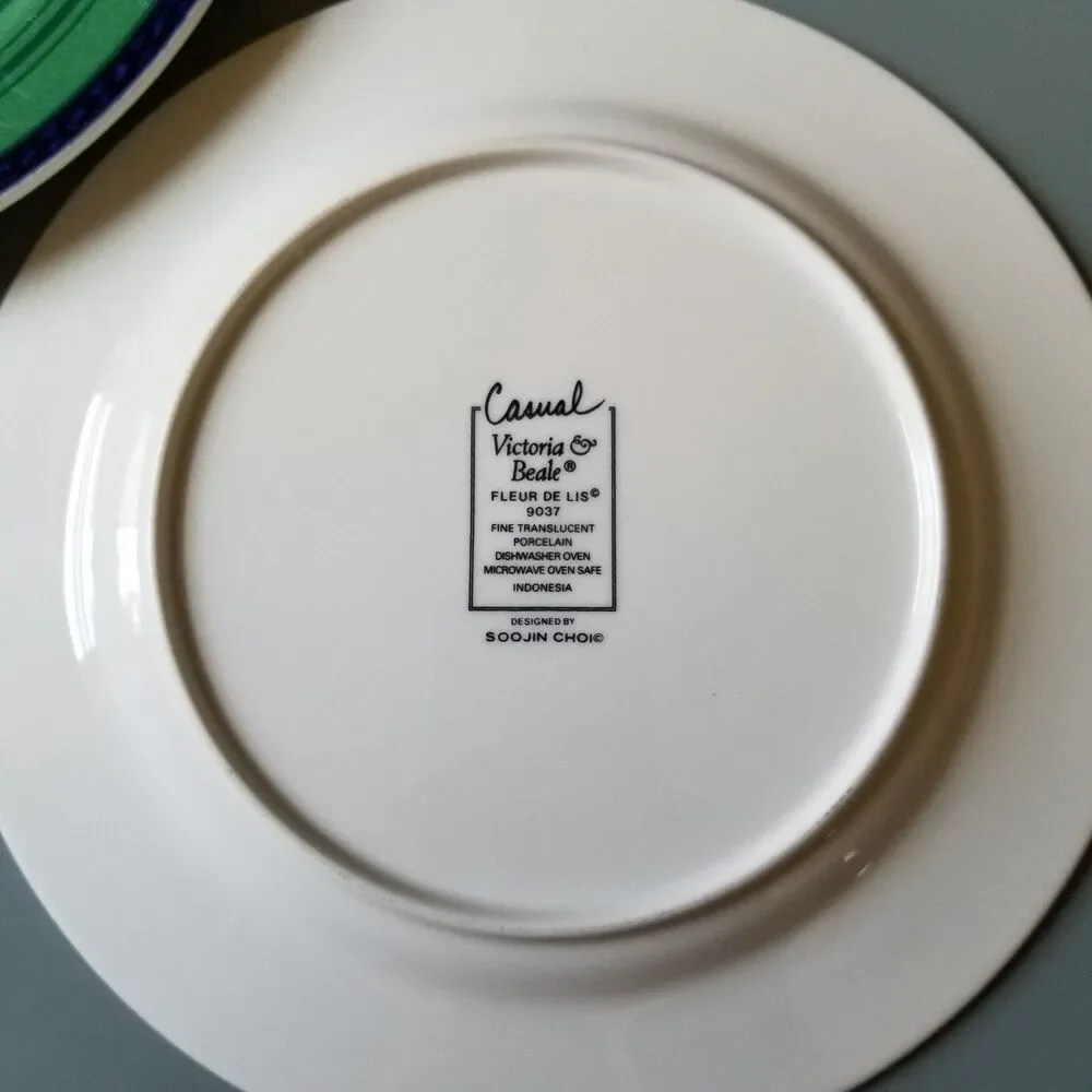 Vintage Casual by Victoria and Beale plate set of 4 fleur de lis pattern green